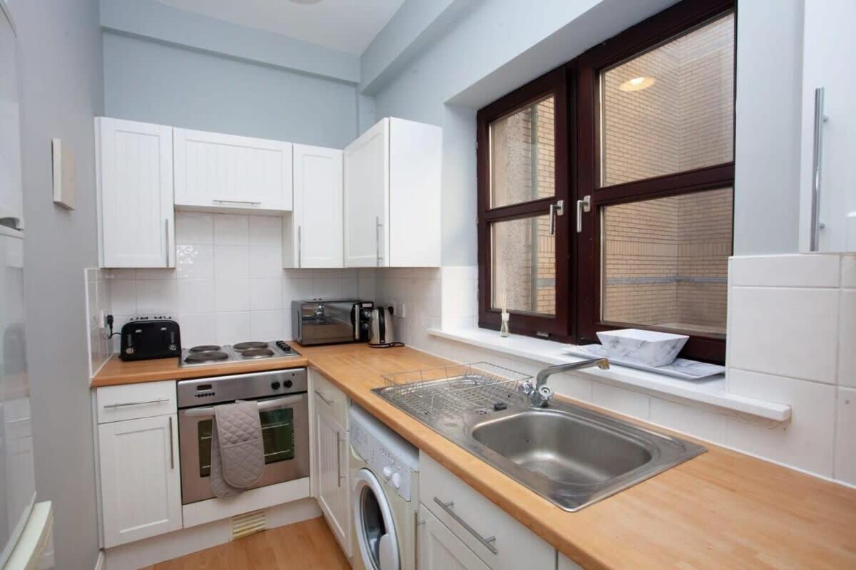 Modern And Refurbished Flat In Merchant City Glasgow Exterior photo